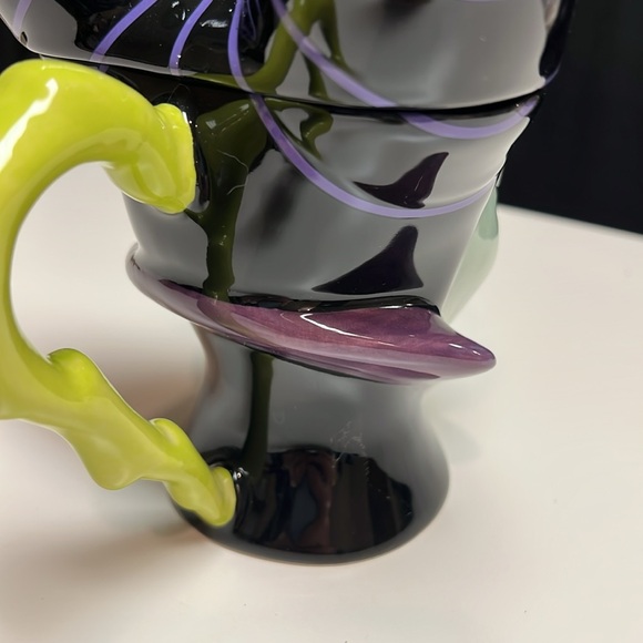 Disney Maleficent lidded mug - Picture 14 of 16